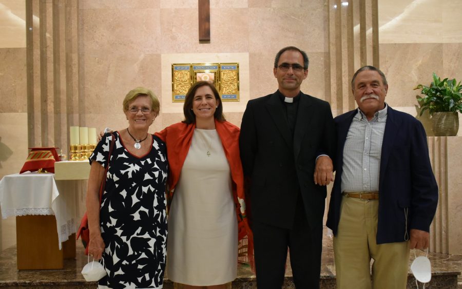 María Cereceda, con sus padres y su hermano, el P. Javier, director territorial de los Legionarios de Cristo en España