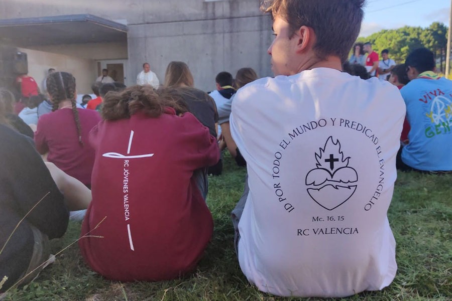 Jovenes del Regnum Christi de Valencia en la peregrinación europea de jóvenes en Santiago de Compostela