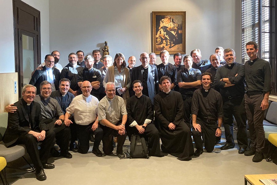 Grupo de sacerdotes que acudió a las conferencias de la consagrada del Regnum Christi Marta Rodríguez