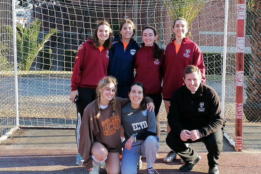 El equipo de chicas del Regnum Christi que participó en el torneo del Seminario Mayor de Valencia