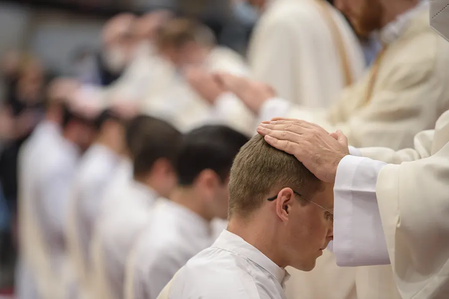 Conoce a los nuevos sacerdotes legionarios de Cristo marcapáginas