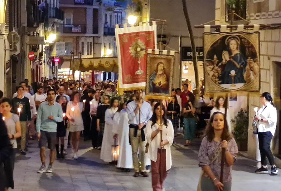 Procesión del Corpus Christi por la calle Mayor de Sarriá