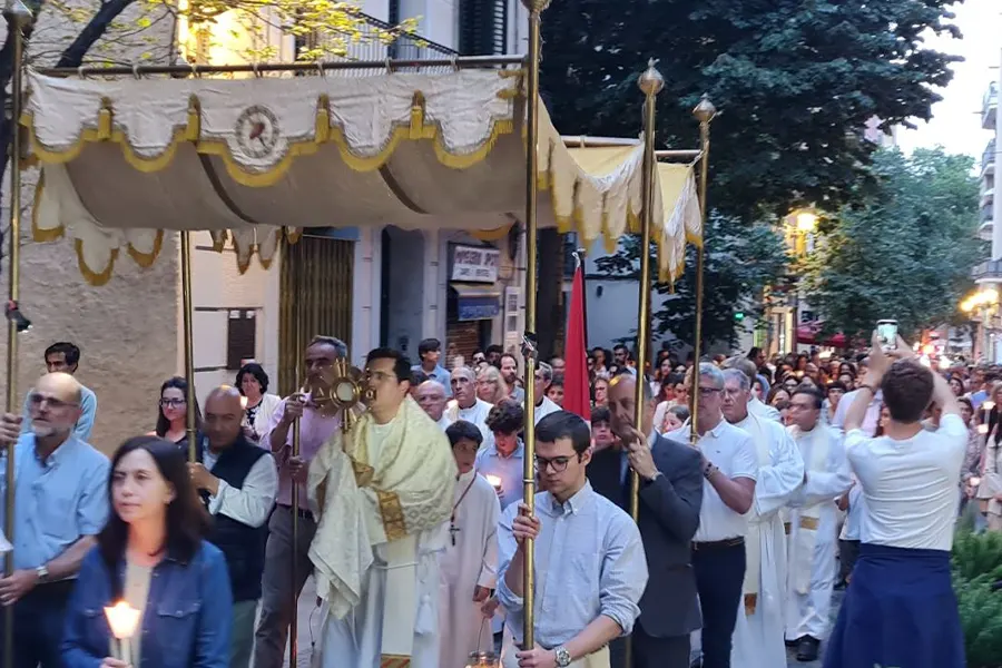 Procesión del Corpus Christi por las calles de Sarriá en Barcelona