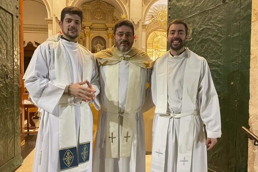 Los tres sacerdotes que han recibido el galardón Alter Christus de Pastoral Familiar