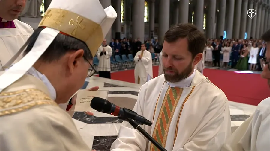 Vídeo resumen de las ordenaciones sacerdotales de legionarios de Cristo 2024