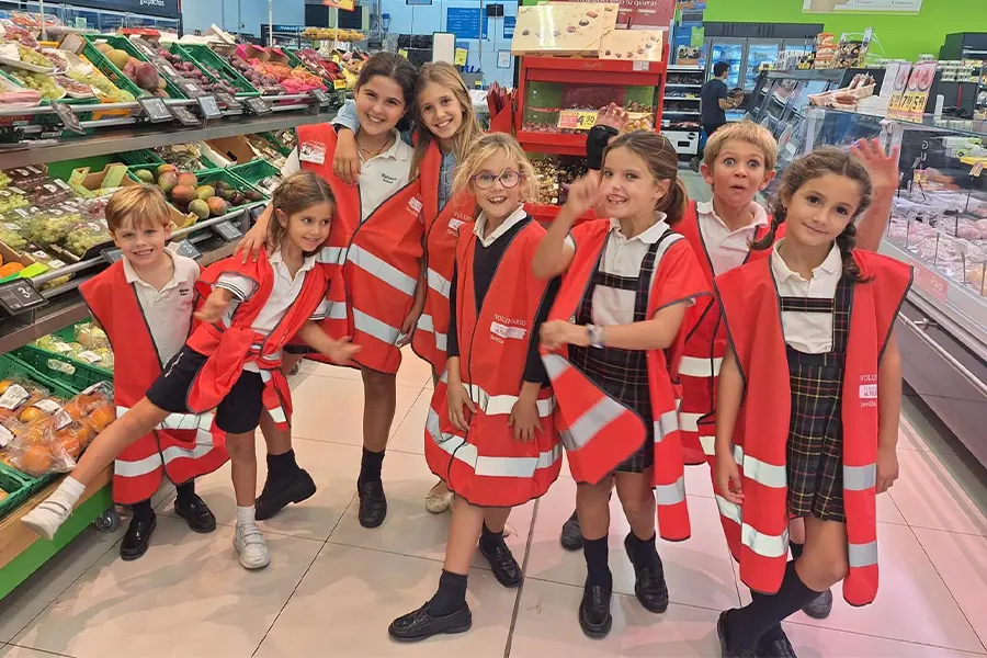 Campaña de recogida de alimentos de hIghlands School Sevilla para la fundación Altius