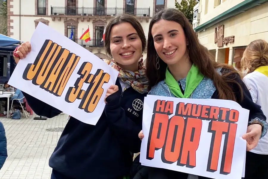 Blanca Anoz, a la derecha de la imagen, junto con María Pardo, de Bilbao